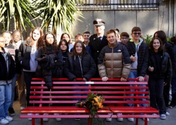 L’amore non è mai violenza, inaugurata la panchina rossa nella caserma dei carabinieri di Teramo