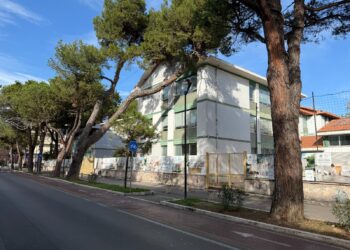 Via ai lavori di demolizione e ricostruzione della scuola Mazzini, l’abbattimento entro gennaio 2025