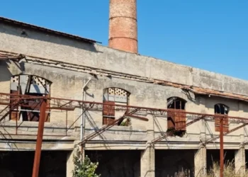 Nuova vita per l’ex fornace Catarra: il consiglio approva la ristrutturazione dell’area