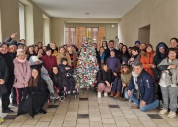 Inclusione e collaborazione illuminano l’albero di Natale del comune di San Salvo