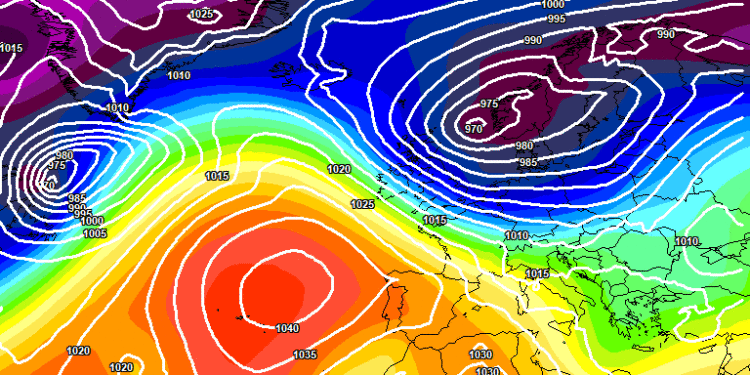 La situazione secondo il modello europeo ECMWF prevista per le ore 13:00. Giornata discreta in Abruzzo, in attesa dell'arrivo di nuove correnti fredde da nord con pioggia e nevicate a quote basse nella successiva giornata di Lunedì