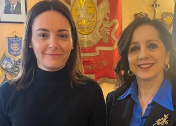 Aggiungi un posto a tavola, il Lions Club di Giulianova dona buoni spesa a famiglie in difficoltà