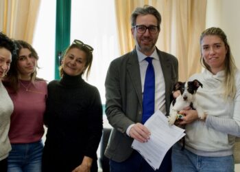 Qua la zampa, a Roseto la firma della convenzione tra Comune e associazione