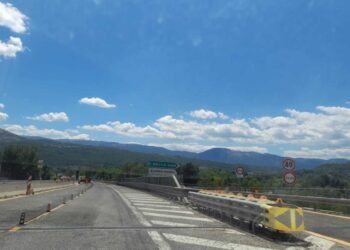 Paura sulla A24: Tir perde carico tra L’Aquila Ovest e L’Aquila Est