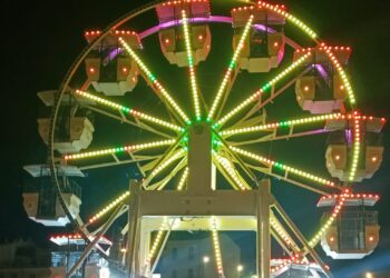 Si stacca un pezzo di cabina dalla ruota panoramica di Sulmona, paura per un gruppo di ragazze