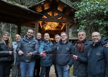Stiffe, inaugurati i mercatini di Natale e il presepe nelle grotte