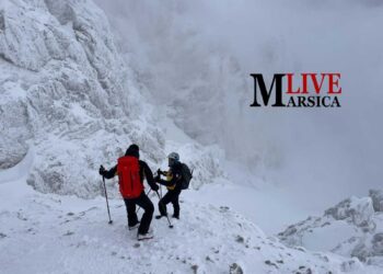 Ripresi i soccorsi degli alpinisti dispersi tra raffiche di vento e metri di neve, il filmato