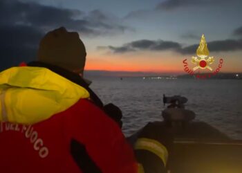 Peescara, donna si lancia dal Ponte del Mare: ricerche ancora in corso