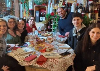 L’abbraccio con gli amici dopo 32 anni: la vita in Canada ma con le radici nel paese di Silone