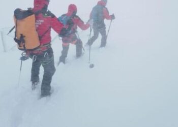 Neve e vento forte, di nuovo sospese le ricerche dei due alpinisti sul Gran Sasso