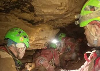 Salvata la speleologa intrappolata nella grotta: tra i soccorritori una dottoressa abruzzese