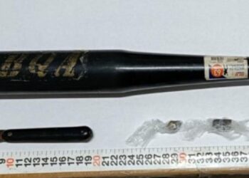 Mazza da baseball nel bagagliaio, coltello e droga: denunciato un 27enne