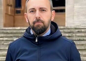 Via Pietro Nenni 5: al via i lavori sulla copertura, Sola critica ritardi e promette vigilanza