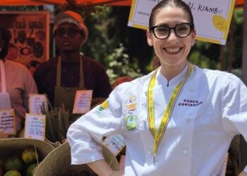 Giovane abruzzese al primo mercato contadino di Nairobi: la cuoca Alessia D’Anselmo porta in kenya le ricette abruzzesi