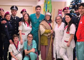 La Befana fa visita ai piccoli pazienti del San Salvatore grazie al personale del supercarcere di Preturo