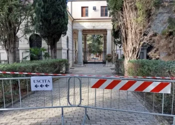 Cimitero di Sulmona, cade un pezzo di cartongesso: chiuso l’obitorio