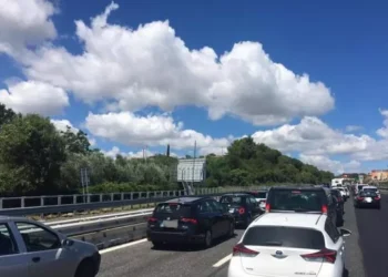 Incidente in autostrada, scontro fra tir in A14 e tratto chiuso: 6 chilometri di coda
