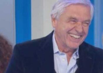 Giornalismo italiano in lutto, è morto Fiore De Rienzo: storico inviato di “Chi l’ha visto”