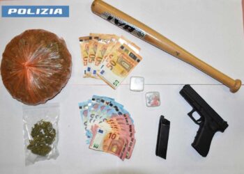 Convalidato l’arresto del 28enne trovato con droga e una pistola: disposti i domiciliari