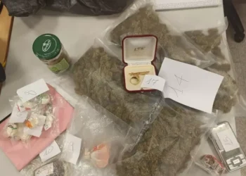 Folle fuga con lo scooter carico di droga, i carabinieri lo inseguono per chilometri: arrestato