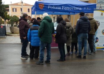 Gazebo informativo della polizia ferroviaria nel giorno di Sant’Agnese