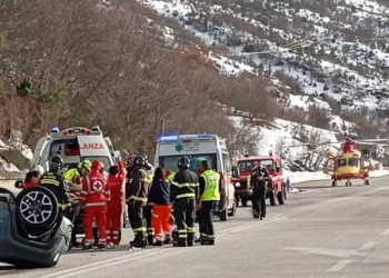 Auto fuori strada sulla Statale 17, ferita gravemente una 28enne