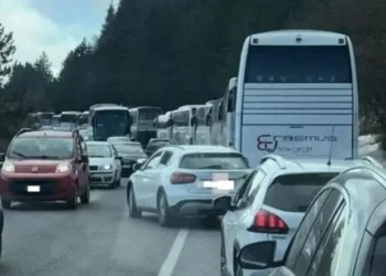 Invasione di turisti, Rivisondoli dà lo stop ai bus “abusivi”: ordinanza autonoma del sindaco