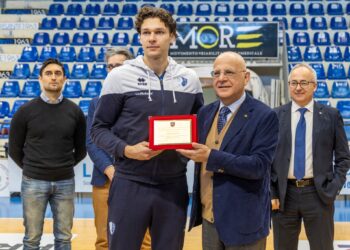 Premiazioni per i club della pallacanestro maschile e del volley femminile di Roseto degli Abruzzi