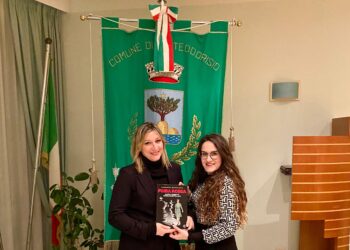 Il Comitato 10 Febbraio dona “Foiba Rossa” al sindaco di Monteodorisio per mantenere vivo il ricordo