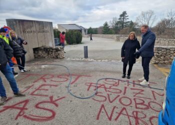 Foiba di Basovizza vandalizzata: la condanna di Fdi Abruzzo