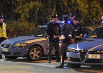 Falsi avvocati truffavano anziani, inseguiti e arrestati sull’autostrada due uomini campani