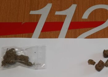 Coltello e droga nascosti in auto, i carabinieri arrestano un 40enne