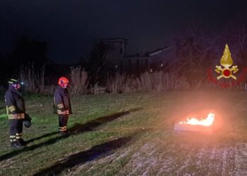 Bombola difettosa in cucina, fiammata investe una persona: ricoverata in codice rosso