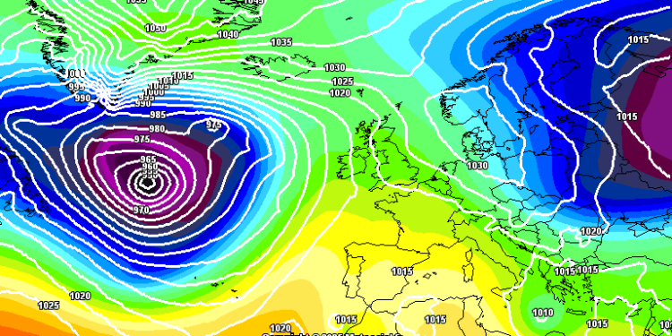 Secondo il modello americano GFS la situazione prevista a 500 hpa potrà essere la seguente. Sull'Abruzzo, il cielo si mostrerà tra poco nuvoloso e variabile e con scarse occasioni per dei fenomeni. Temperature in diminuzione con dei valori attorno agli 0/-1°c ad 850 hpa