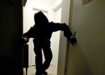 Incubo furti, nuovo colpo a Borgo Incile: ladri in casa durante la cena
