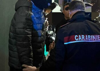 Quella comunità disperata che caccia i ladri e chiede sicurezza, quei giovani persi che si sono messi a rubare