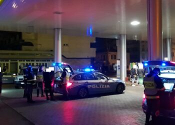Controlli a tappeto della polizia, alcol e droga: 5 patenti ritirate in una sola notte