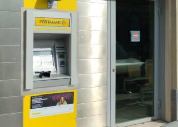 Incappucciato e al buglio tenta di manomettere il Postamat: arrestato