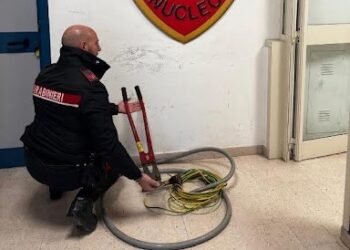 Rubano cavi di rame in un cantiere, sorpresi dai carabinieri: arrestati un uomo e una donna