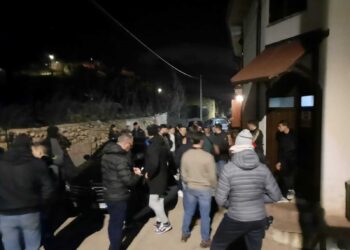 Residenti fermano tre ladri in azione a San Pelino, intero paese in rivolta: basta furti (V1deo)