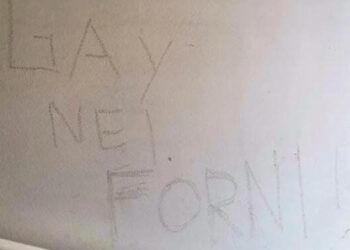Scritte omofobe all’Università dell’Aquila: presidio davanti al Rettorato