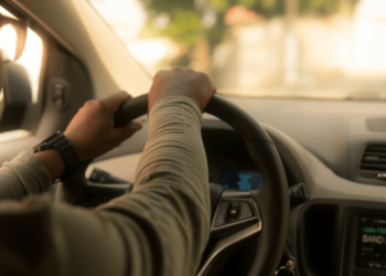 Insegue ragazzine con l’auto e le minaccia, paura in un borgo di Avezzano: presentata denuncia