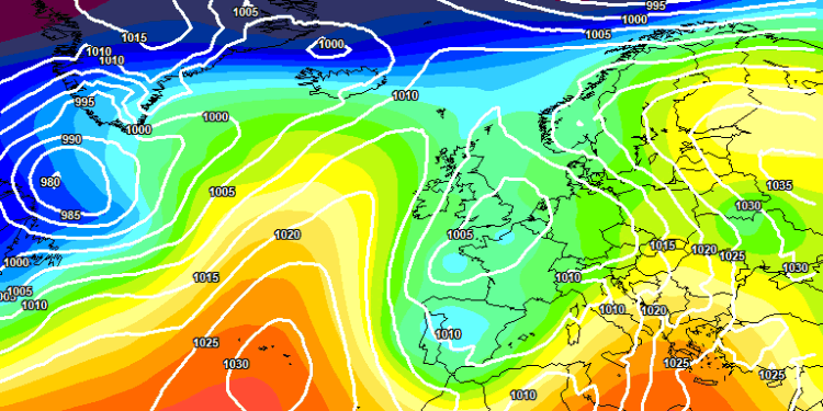 Ecco la situazione a 500 hpa vista dal modello europeo ECMWF, per le ore 13:00 di Domenica 23 Marzo. Sulla nostra regione, cielo tra variabile e nuvoloso con dei rovesci sparsi, di moderata entità. Clima mite.