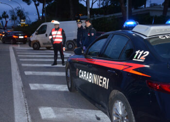 Minorenne accoltellato per strada in pieno centro. Carabinieri arrestano l’autore a Montesilvano