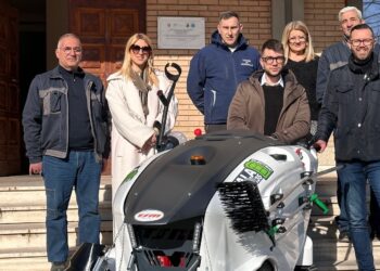 Pulizia e decoro del centro storico, a Manoppello arriva la minispazzatrice green