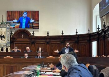 Fina scatenato contro Marsilio: in Abruzzo la destra mostra il suo vero volto, meno sanità pubblica e più tasse