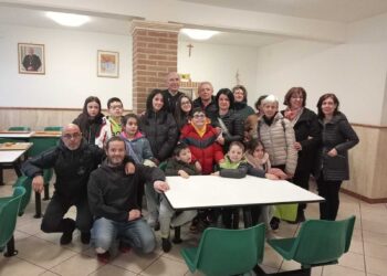 I bambini di Opi donano viveri alla mensa della Caritas, il vescovo: esempio di solidarietà