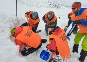 Weekend di formazione per il Soccorso Alpino e Speleologico Abruzzo: ricerca del travolto da valanga