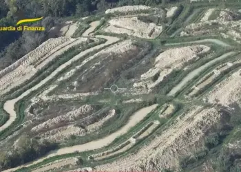Area vincolata adibita a deposito fanghi: sequestrata dalla Guardia di finanza