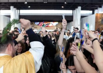 Cento giorni alla maturità, migliaia di giovani al santuario di san Gabriele per la benedizione delle penne